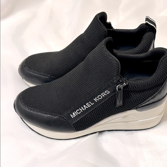 Michael Kors Girls Slip-On Sneakers.   Excellent Condition - Picture 1 of 10